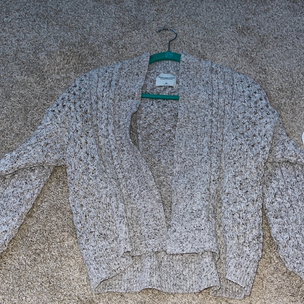 GREY COMFY SWEATER